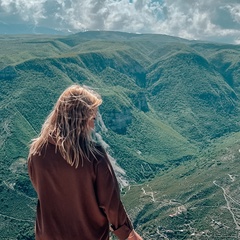 Олька Беленькая, Волжский