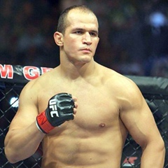 Junior Dos-Santos, Salvador