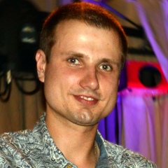 Volodymyr Dovhoshyya, Chicago